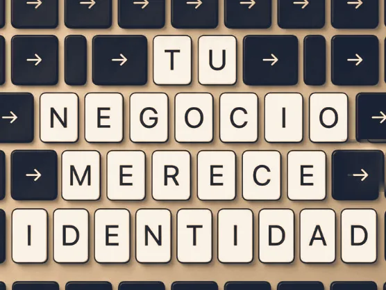 Teclas de máquina de escribir que forman la frase: tu negocio merece identidad